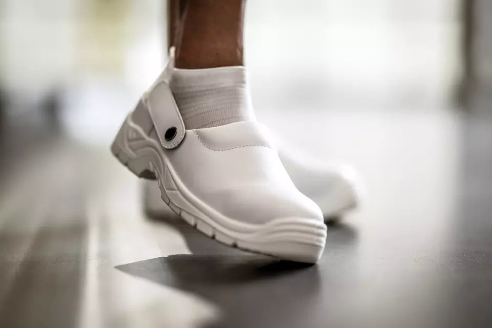 NITRAS 7252, CLEAN STEP CL SB Safety Clogs, White, image 3, gallery thumbnail