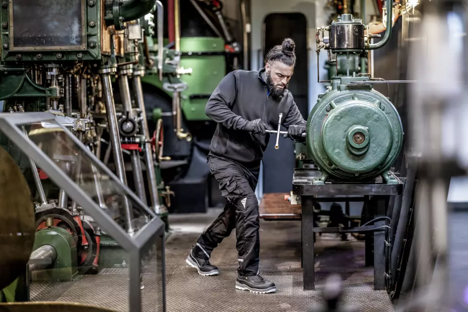 Nitras 7020-1000, MOTION TEX LIGHT Sweaterjacket, Black, image 3, gallery thumbnail