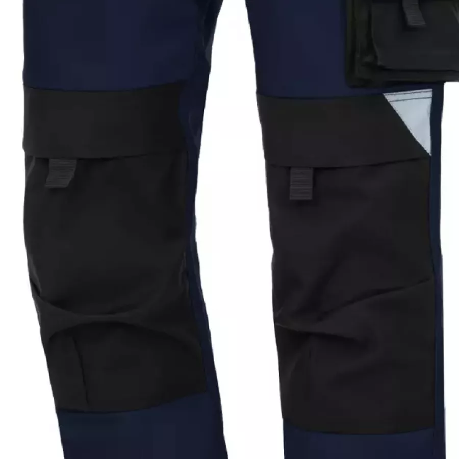 **Knäskyddsfickor** håller dina knän dämpade och stöttade under längre knästående när de används med Knäskydd.