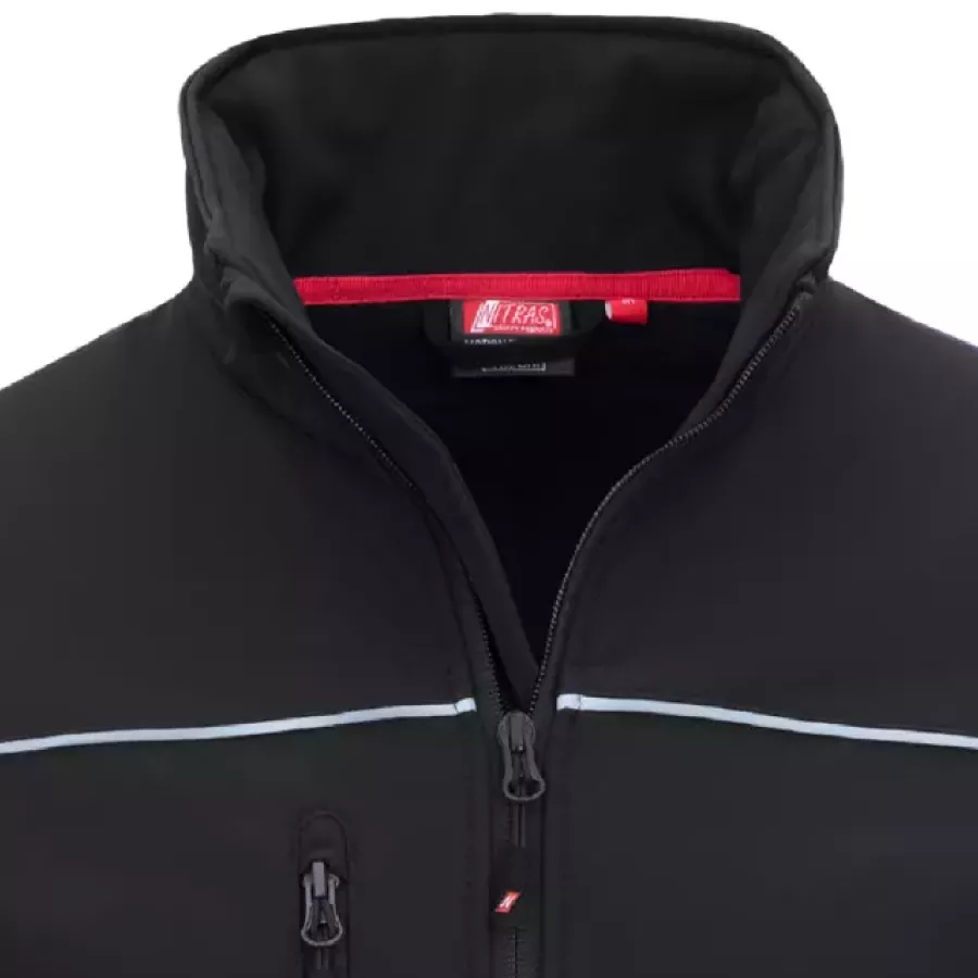 **Der Stehkragen** sorgt für einen klaren, strukturierten Look und bietet gleichzeitig einen Hauch von schützendem Komfort.