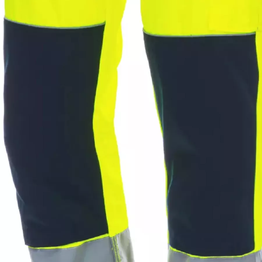 **Knee Pad Pockets** give you the option for cushioned support whenever the job takes you to your knees.