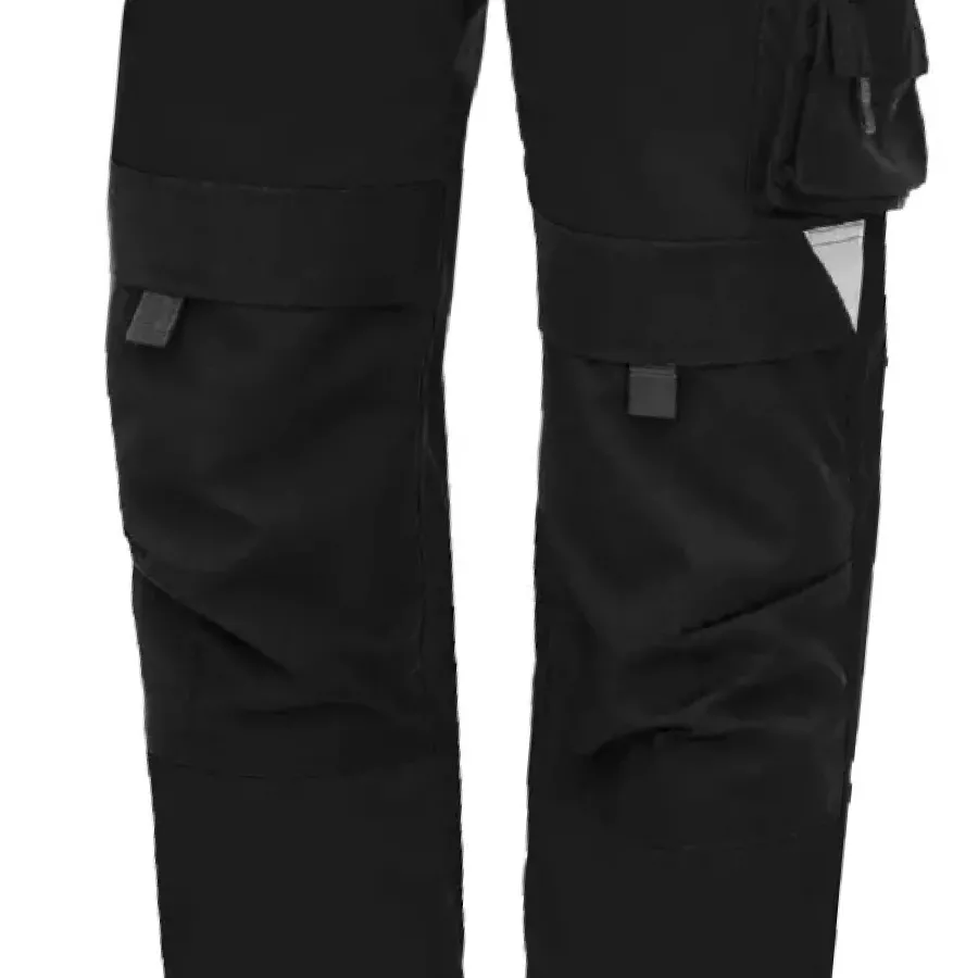 **Knäskyddsfickor** låter dig lägga till extra stötdämpning så att knästående förblir bekvämt under långa arbetspass.