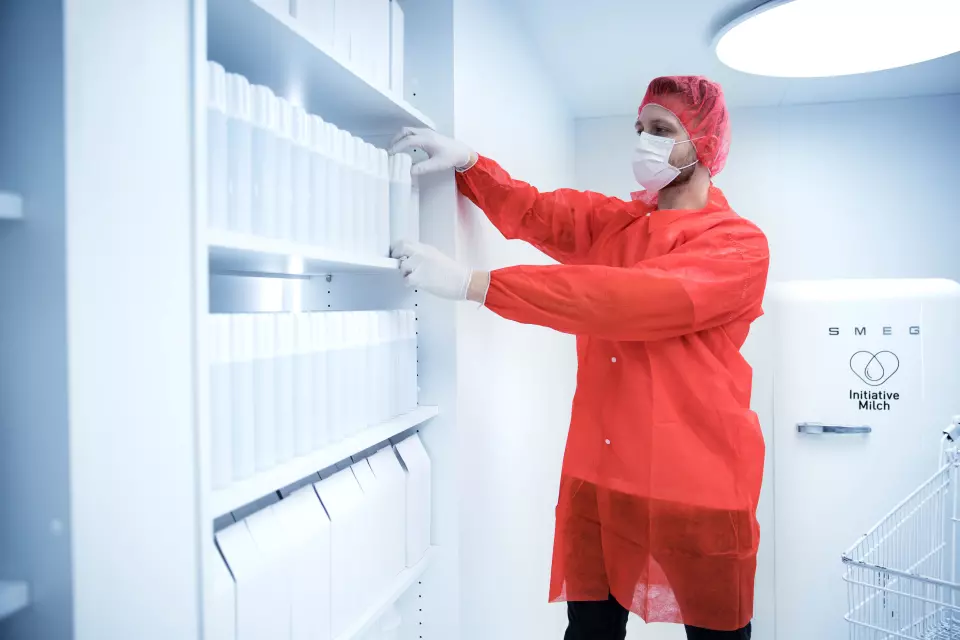 Nitras Medical 4003, Bouffant caps, red, image 2, gallery thumbnail