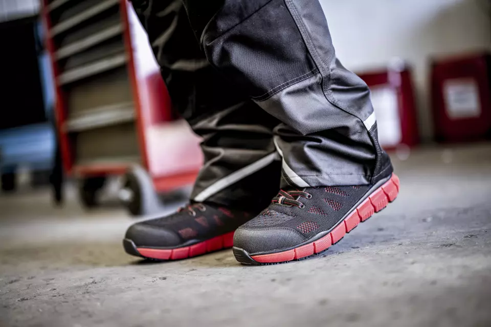 Nitras 7440-1060, SONIC STEP S1O Safety Shoes, Black/Red, image 3, gallery thumbnail