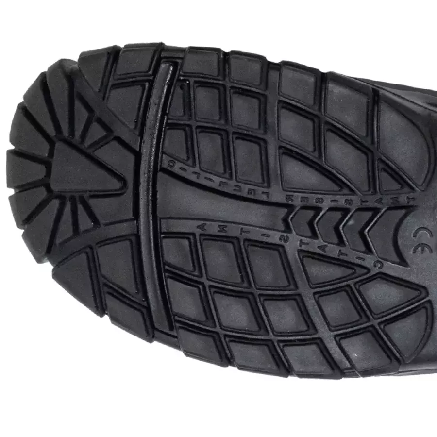 **Rutschhemmende Laufsohle** sorgt für zuverlässige Bodenhaftung, damit Sie sich unter verschiedenen Bedingungen sicher bewegen können.