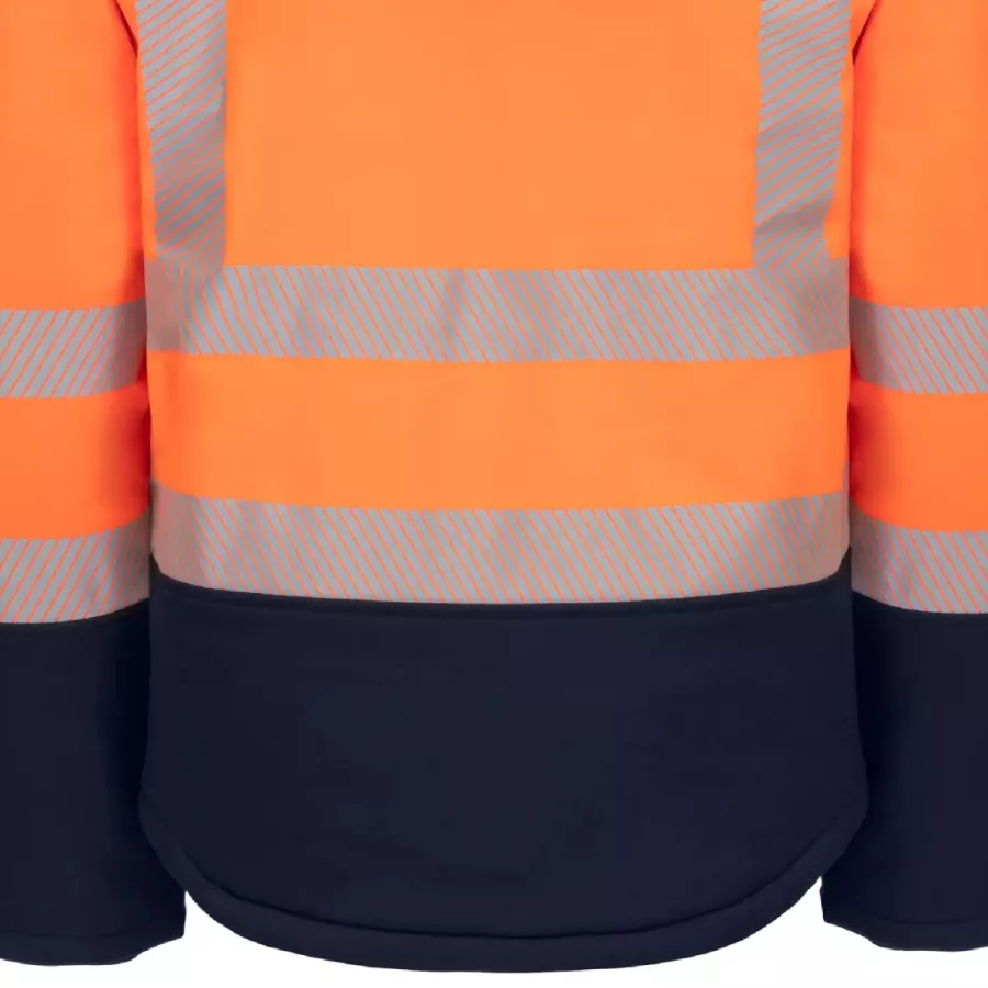 **Extended Back** adds extra warmth and coverage so you stay comfortable during active outdoor work.