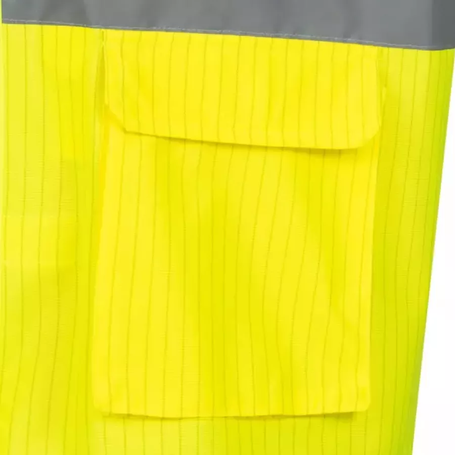 **Mehrere Stautaschen** halten Ihre wichtigen Gegenstände organisiert und griffbereit.