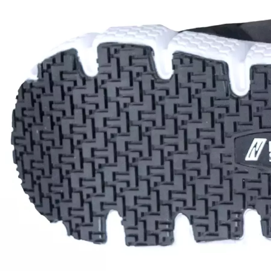 **EVA/Nitril rutschfeste Außensohle** gewährleistet sicheren Halt und sicheres Bewegen auf allen Oberflächen.