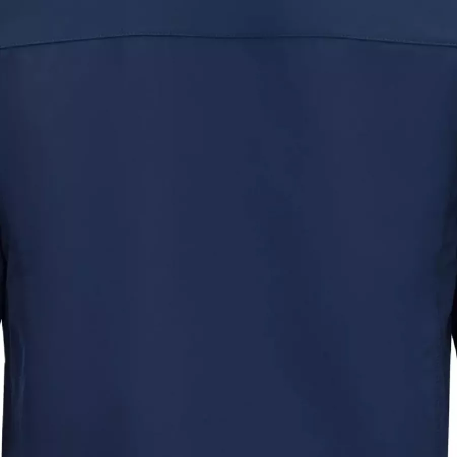 **Water Repellent Material** helps you stay dry and at ease when the weather turns drizzly.