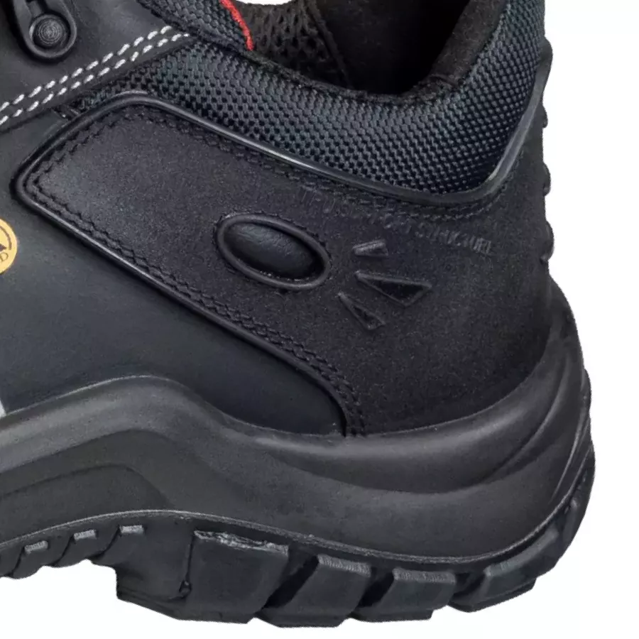 Die **durchtrittsichere Zwischensohle** hilft Ihnen, mit sicherem Halt unter den Füßen selbstbewusst über anspruchsvollen Untergrund zu gehen.