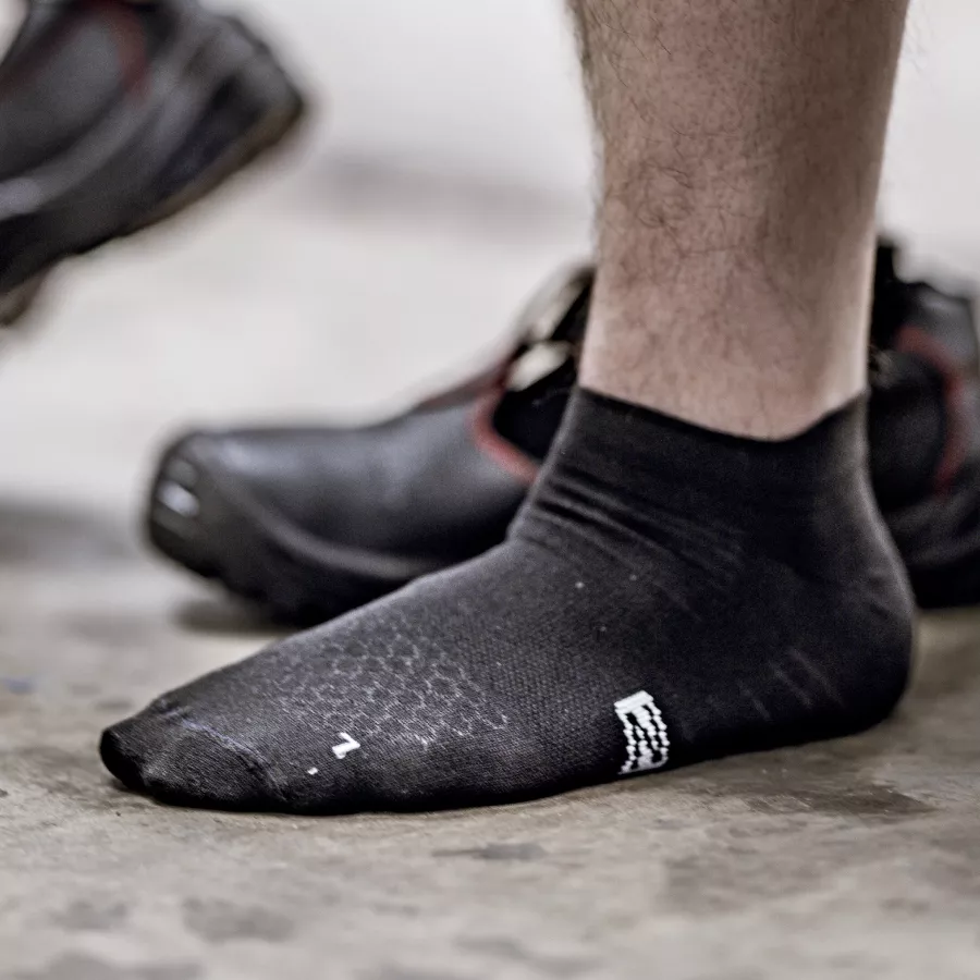 **Anatomical Fit** contours naturally to your foot for effortless comfort with every step.