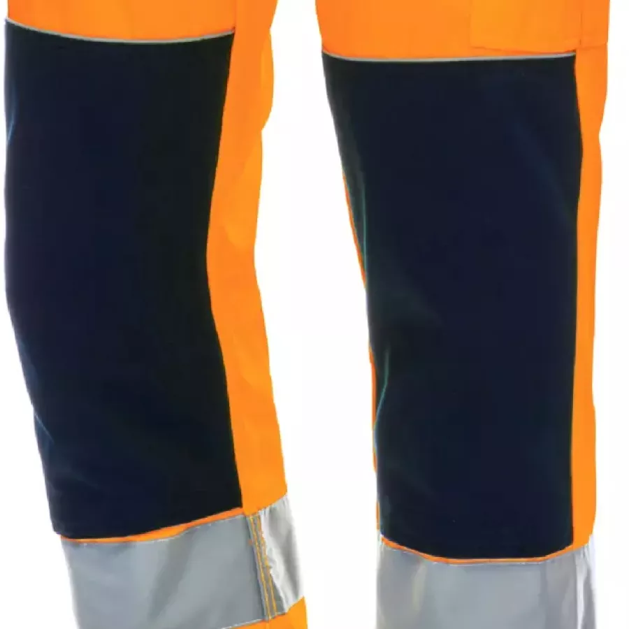 **Knee Pad Pockets** give you the option for cushioned support whenever the job takes you to your knees.